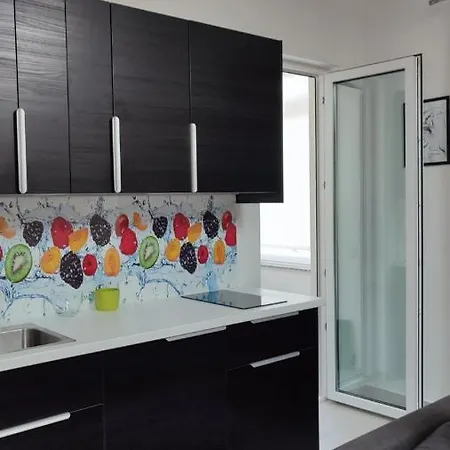 Lena 阿然德洛维克